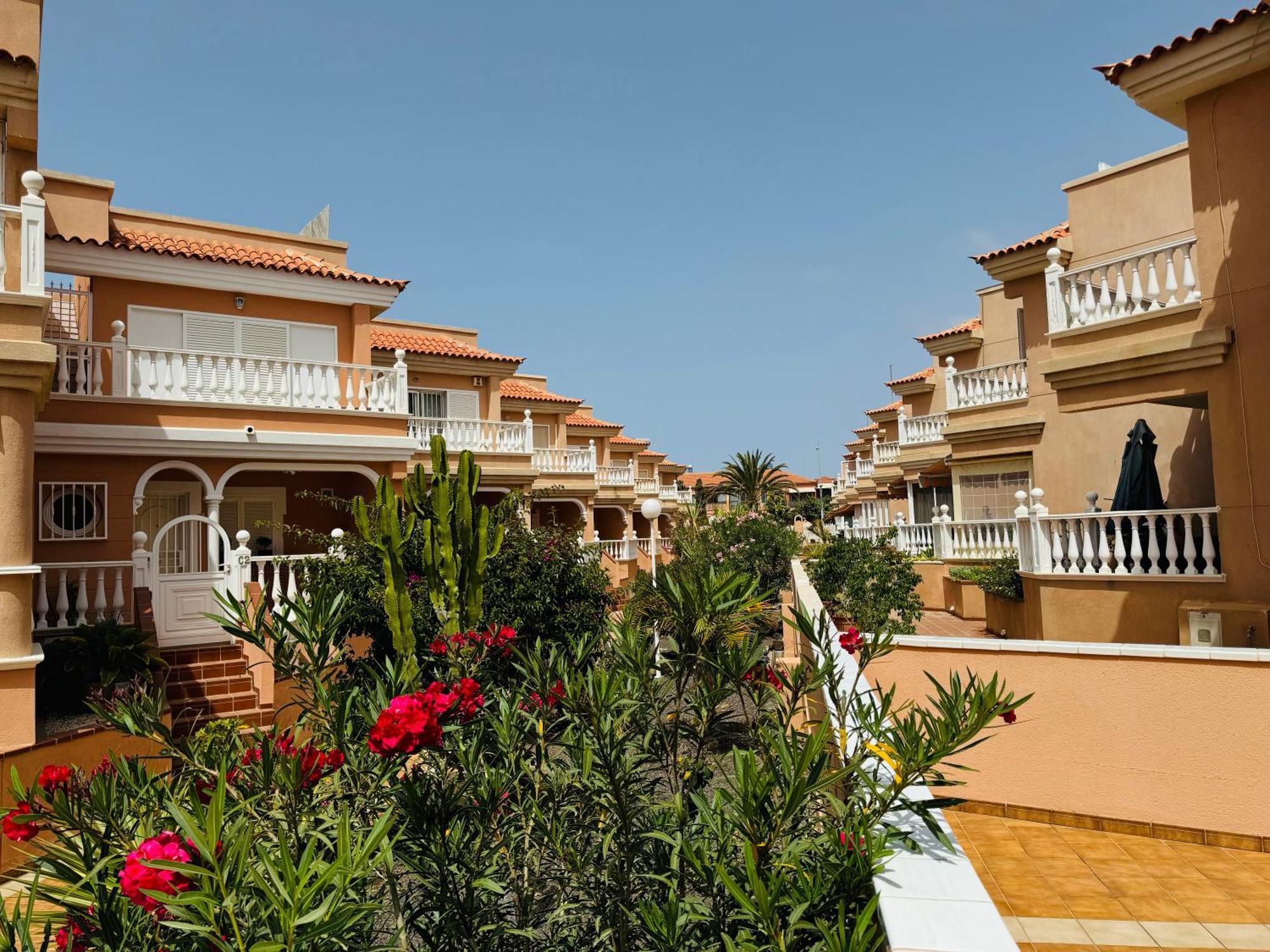 Hugo'S Holiday Apartment In Costa Del Silencio Arona  Extérieur photo